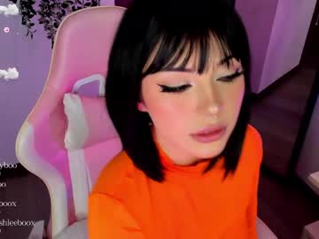 girl
        ashleycat9 cam image #3440743