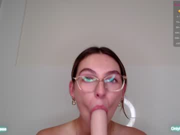 girl
        maree_eee cam image #1005159