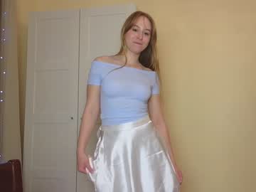 girl
        light__fury cam image #3079775