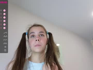 girl
        monika_youthfull cam image #1635829