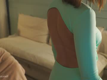 girl
        hereasnow__ cam image #2635136