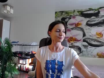 girl
        jennycutey cam image #2953417