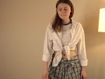 girl
        winniewest_ cam image #1417129