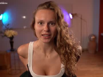 girl
        chillwithkira cam image #1514201