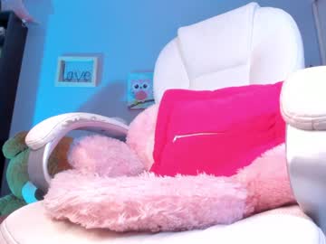 girl
        princes_luna_18 cam image #2953439