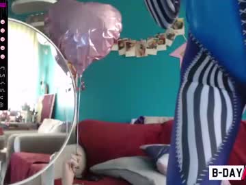 girl
        partymal cam image #1122736