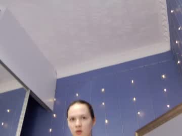girl
        kriskras__ cam image #1152030