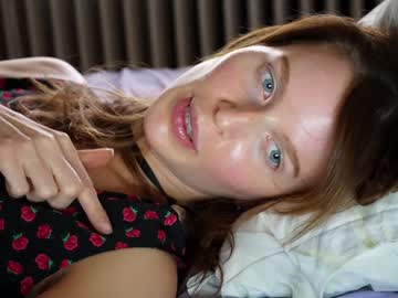 girl
        ellaa91 cam image #22600