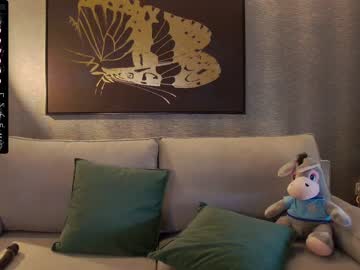 girl
        karrin cam image #2077310
