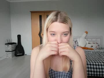 girl
        belle_ellie cam image #1920561