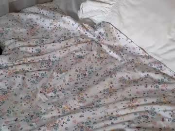 girl
        littlegreekflower cam image #3228473