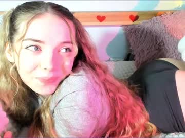 girl
        thisisamelia cam image #3236046