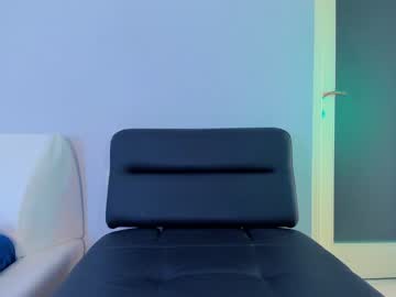 girl
        kittycaitlin cam image #2168560