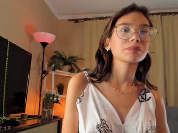 girl
        kayaoliver cam image #2536347