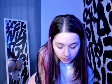 girl
        ainamil cam image #1237627