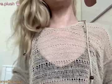 girl
        sonyaplush cam image #2200393