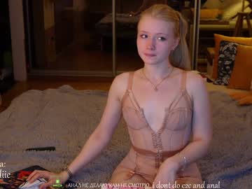 girl
        bestblondiiecb cam image #1355922