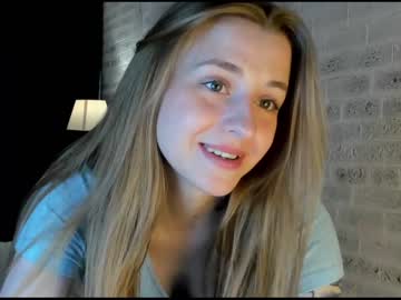 girl
        sophie_crashh cam image #1546998