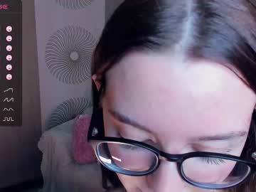 girl
        summer_rrain cam image #2371826