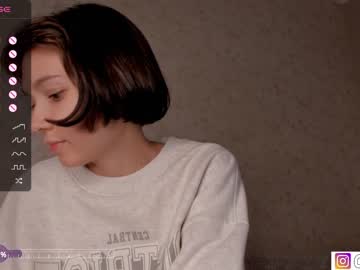 girl
        bzzzme cam image #2410737