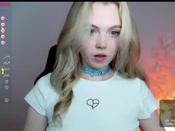 girl
        small_blondee cam image #1310189