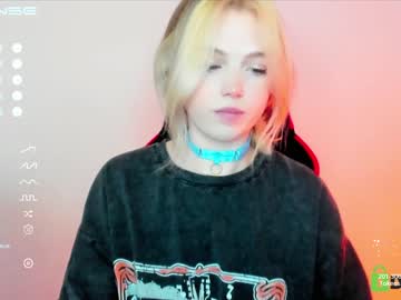 girl
        small_blondee cam image #1302214