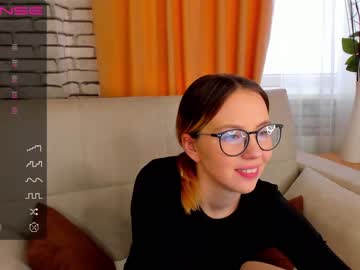 girl
        amy_h0ney cam image #897954