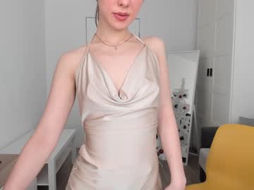 girl
        elannand cam image #2990580