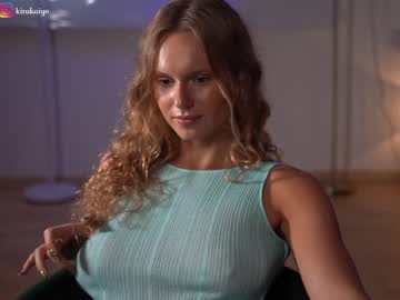 girl
        chillwithkira cam image #2505357