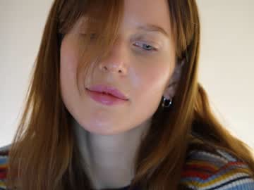 girl
        ellaa91 cam image #258