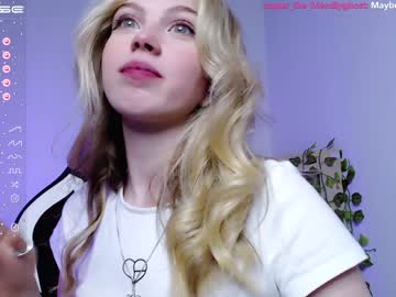 girl
        small_blondee cam image #1003023