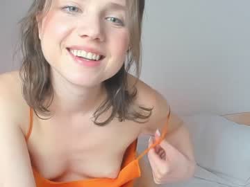 girl
        stellawells cam image #1534808