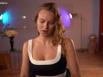 girl
        chillwithkira cam image #1514103