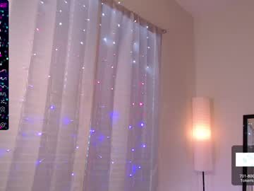 girl
        petitebrat cam image #2103602