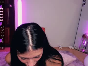 girl
        yumi_uwu cam image #1400428