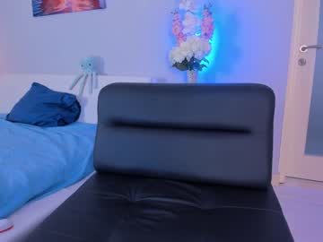 girl
        kittycaitlin cam image #2543765