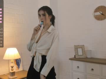 girl
        baileywalton cam image #2331389