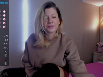 girl
        stifler_mommy cam image #971135