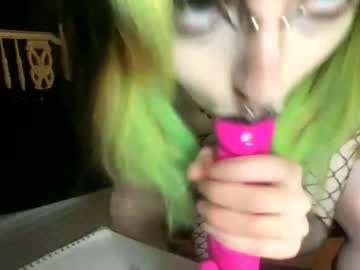 girl
        cryptiddi3s cam image #286969