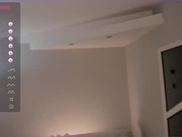 girl
        elia_miu cam image #3499888