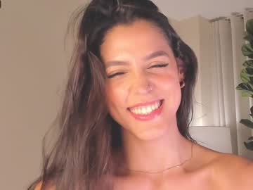 girl
        amelia_johnson cam image #3411766