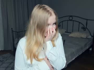 girl
        vicky_kiwi cam image #2419311