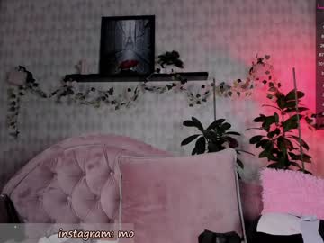 girl
        lika_moon cam image #1342734