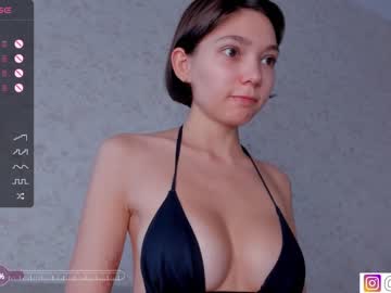 girl
        bzzzme cam image #2501140