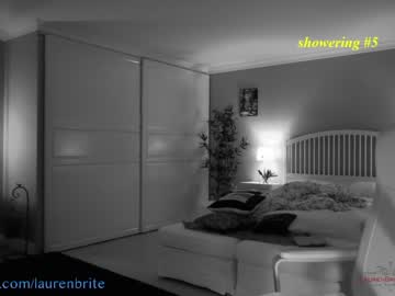girl
        laurenbrite cam image #1413987