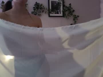 girl
        teresabriggs cam image #2356870