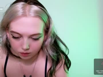 girl
        small_blondee cam image #1927194