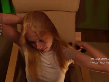 girl
        sonyaplush cam image #373330