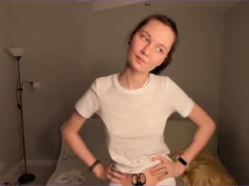 girl
        elia_miu cam image #3493069