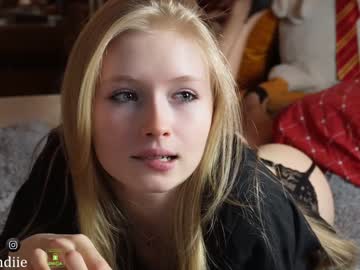 girl
        bestblondiiecb cam image #3222869